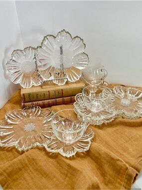Vintage 1960’s Hazel Atlas Glass Double Daisy Snack Plates/ Cups 8 Piece set MCM